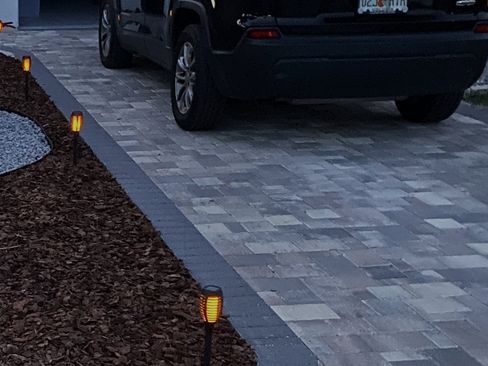 Used 2019 Jeep Cherokee Latitude Plus FWD image 4