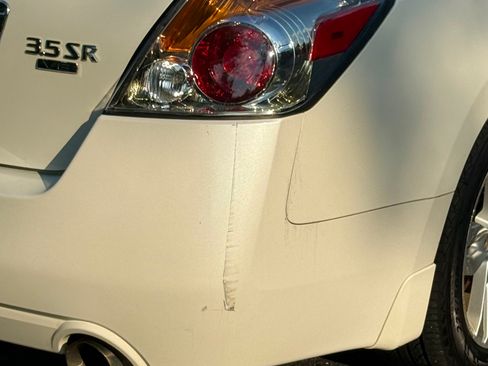 Used 2010 Nissan Altima 3.5 SR w/ Premium Pkg FWD image 6