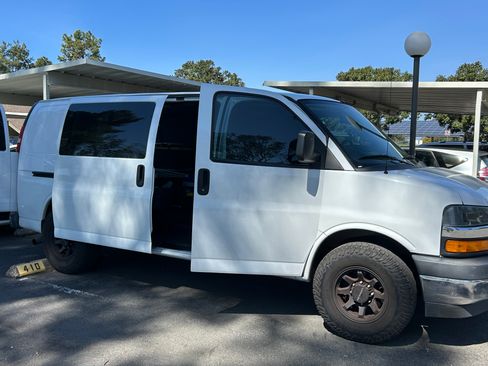 Used 2018 Chevrolet Express 2500 w/ Driver Convenience Package RWD image 5