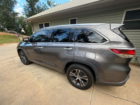 Used 2016 Toyota Highlander XLE FWD image 8