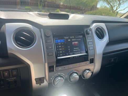 Used 2017 Toyota Tundra SR5 w/ SR5 Upgrade Package RWD image 18
