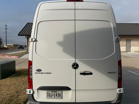 Used 2022 Mercedes-Benz Sprinter 2500 image 8