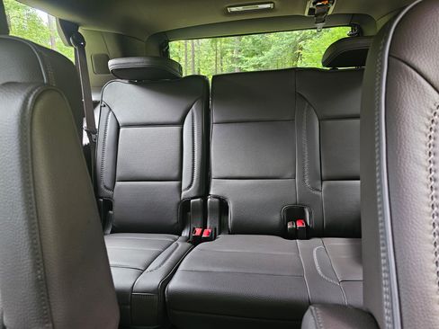 Used 2023 GMC Yukon Denali w/ Advanced Technology Package AWD/4WD image 32