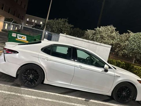 Used 2021 Toyota Camry XSE image 4