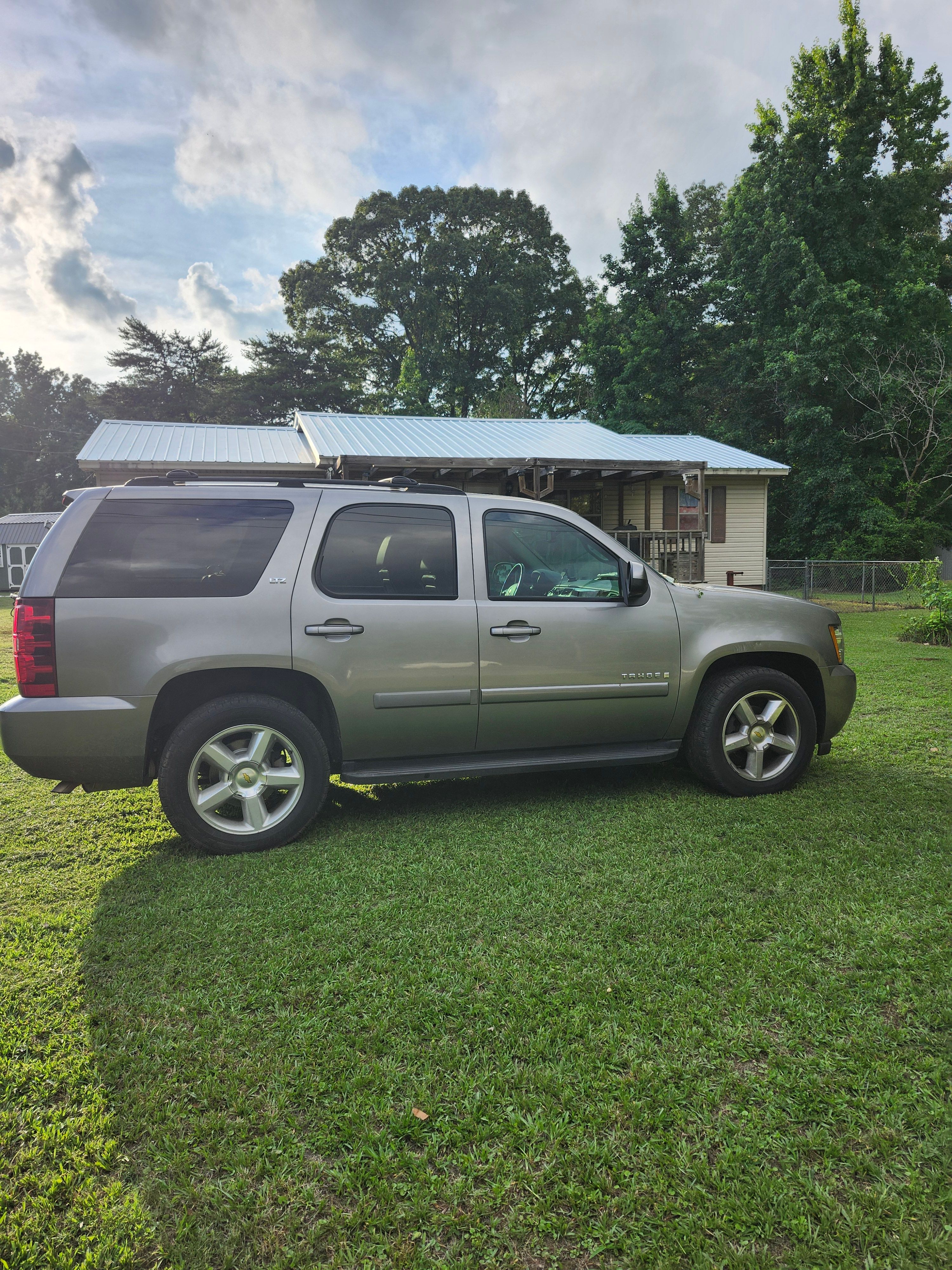 Used 2007 Chevrolet Tahoe LTZ w/ LTZ Preferred Equipment Group RWD image 18