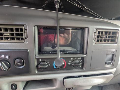 Used 2004 Ford F350 XLT image 8