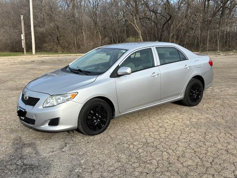 Used 2010 Toyota Corolla LE image 1