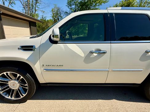 Used 2009 Cadillac Escalade AWD image 13