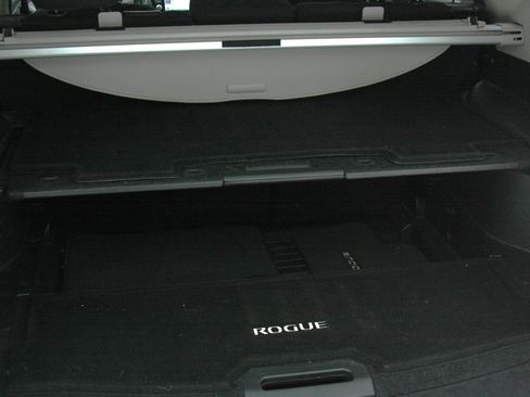 Used 2016 Nissan Rogue SV w/ SV Premium Package image 28