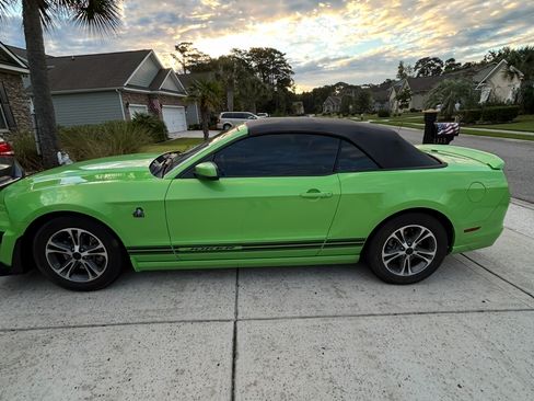 Used 2013 Ford Mustang Premium w/ Security Pkg image 10