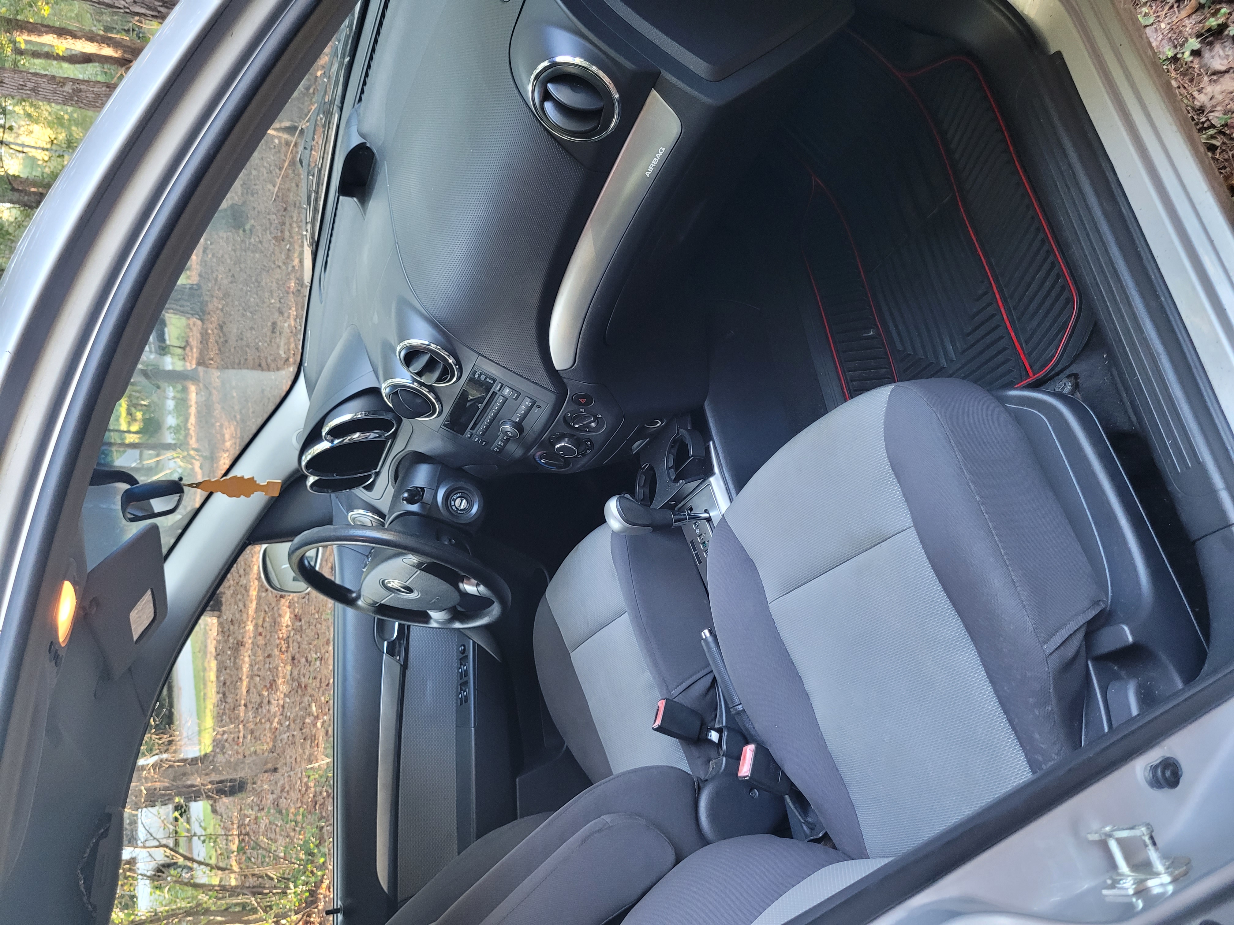 Used 2009 Pontiac G3 w/ Cruisin' Package FWD image 4