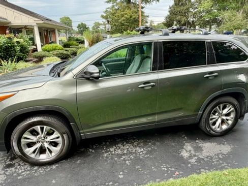 Used 2016 Toyota Highlander Plus AWD/4WD image 4