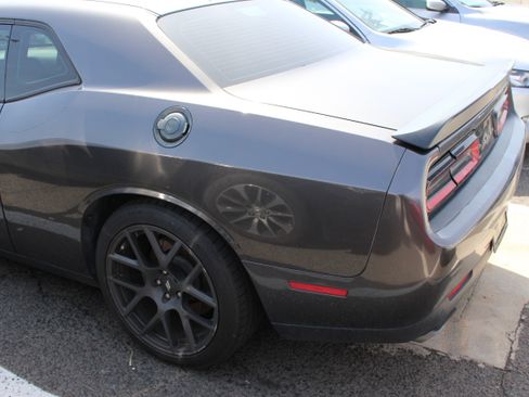 Used 2018 Dodge Challenger R/T Scat Pack w/ Leather Interior Group RWD image 17
