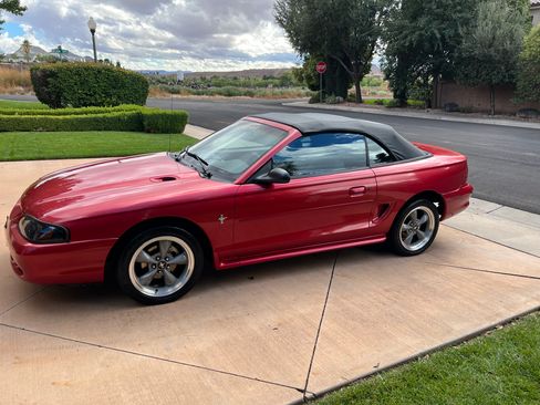 Used 1996 Ford Mustang Convertible 2D image 1