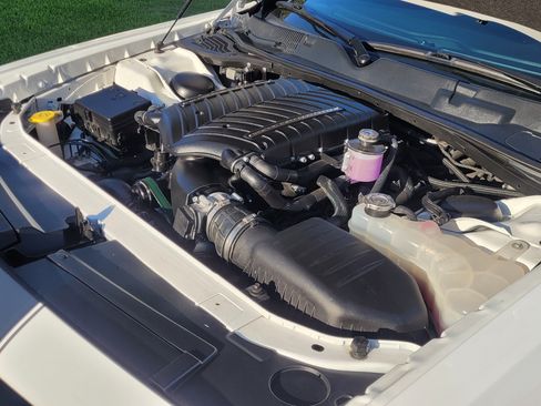 Used 2015 Dodge Challenger SRT w/ Technology Group image 20