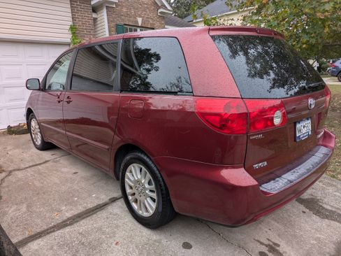 Used 2007 Toyota Sienna XLE image 9