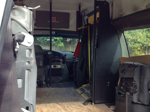 Used 2006 Ford E-350 and Econoline 350 Extended Super Duty image 13