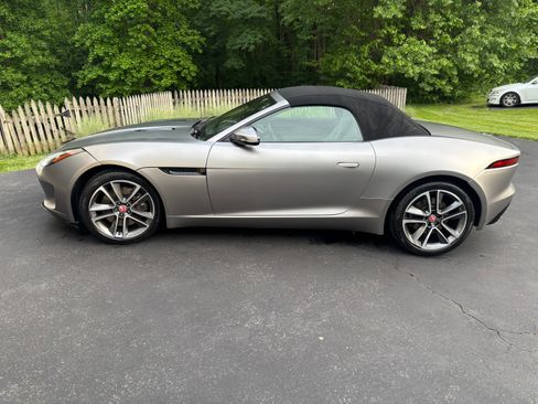 Used 2020 Jaguar F-TYPE Convertible RWD image 10