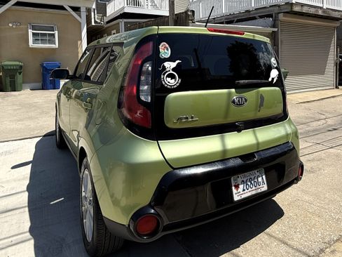 Used 2016 Kia Soul + FWD image 6