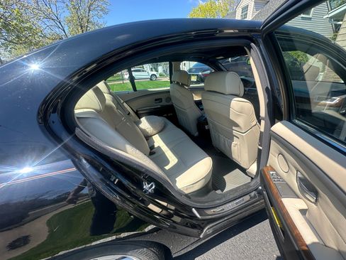 Used 2008 BMW 750i RWD image 2