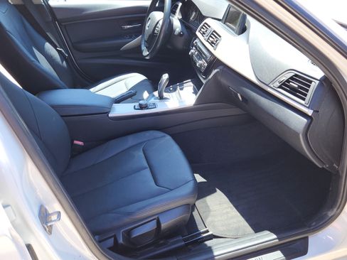 Used 2017 BMW 320i Sedan RWD image 17