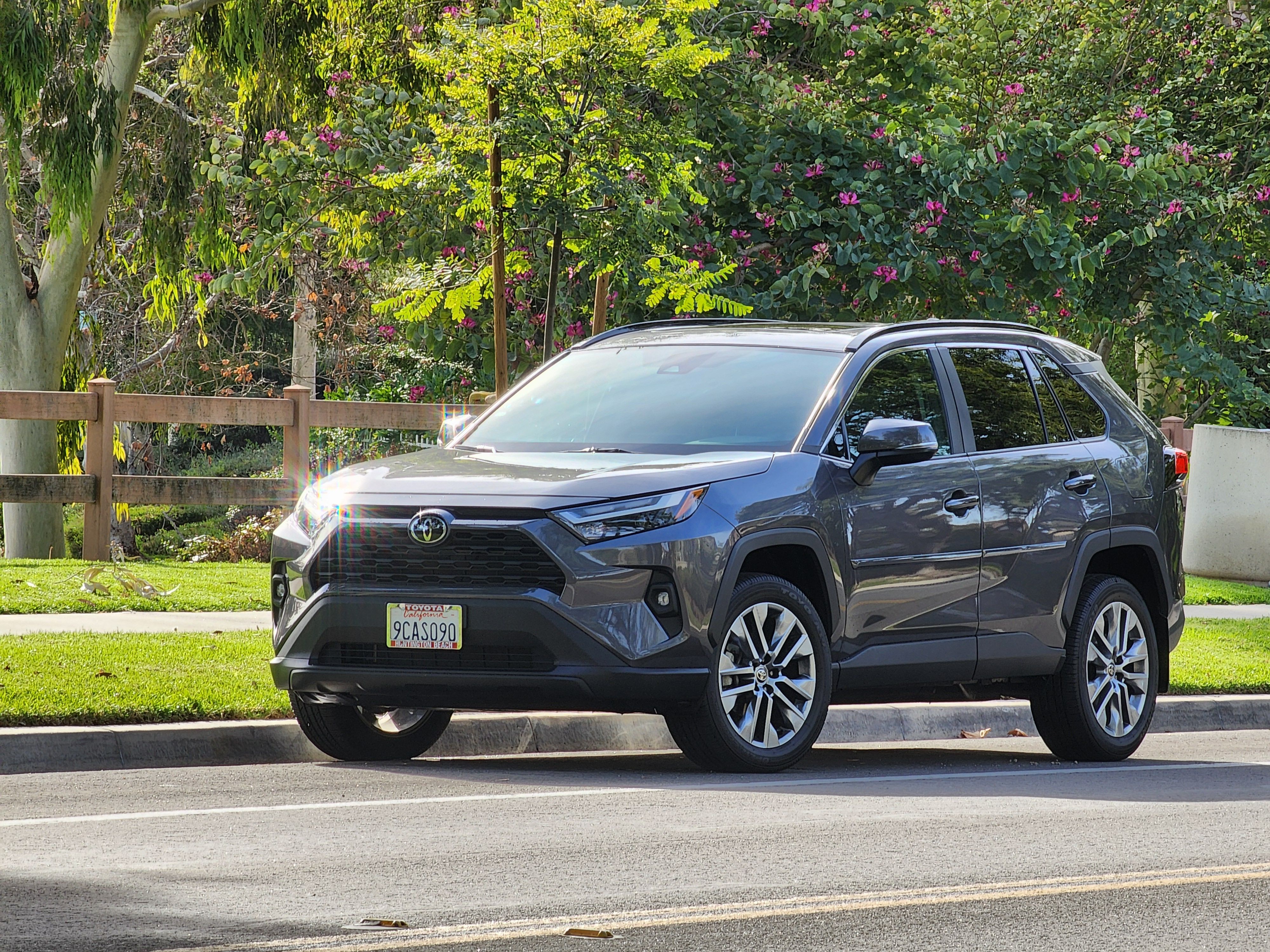 Used 2022 Toyota RAV4 XLE Premium FWD image 2