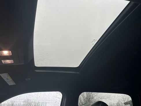 Used 2018 RAM 3500 Laramie Longhorn image 15