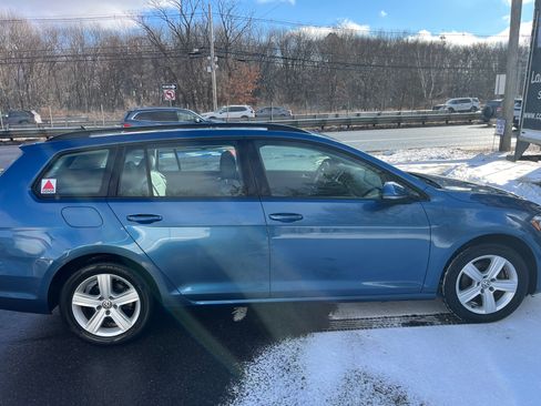 Used 2018 Volkswagen Golf SE image 4