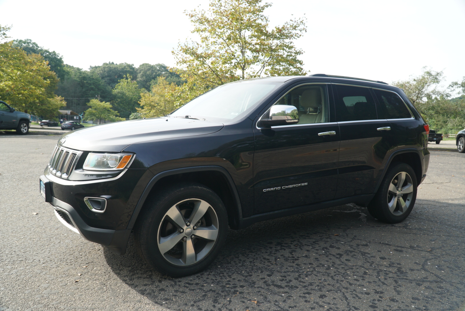 Used 2014 Jeep Grand Cherokee Limited AWD/4WD image 5