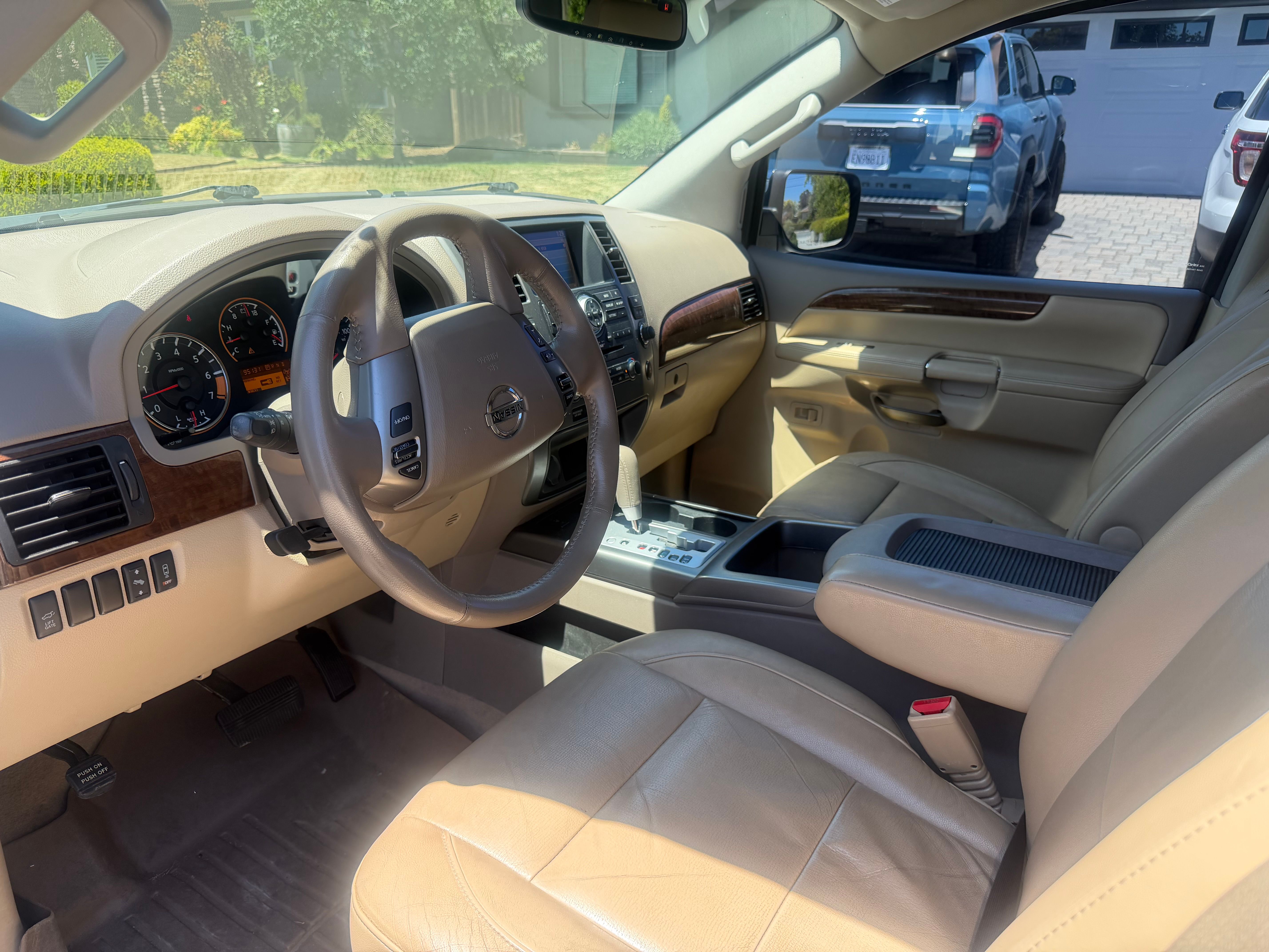 Used 2013 Nissan Armada SL AWD/4WD image 2