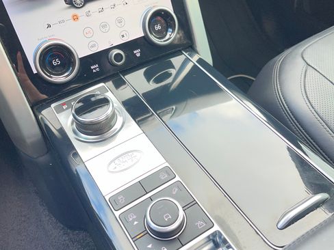 Used 2020 Land Rover Range Rover HSE image 17