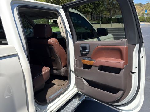 Used 2015 Chevrolet Silverado 1500 High Country AWD/4WD image 10
