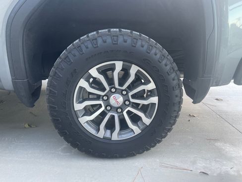 Used 2021 GMC Sierra 1500 AT4 w/ AT4 Value Package AWD/4WD image 9