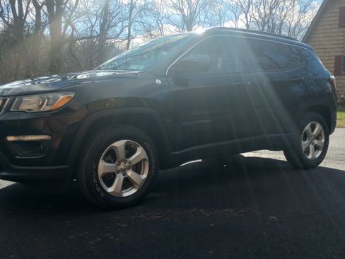 Used 2017 Jeep Compass Latitude w/ Popular Equipment Group image 2