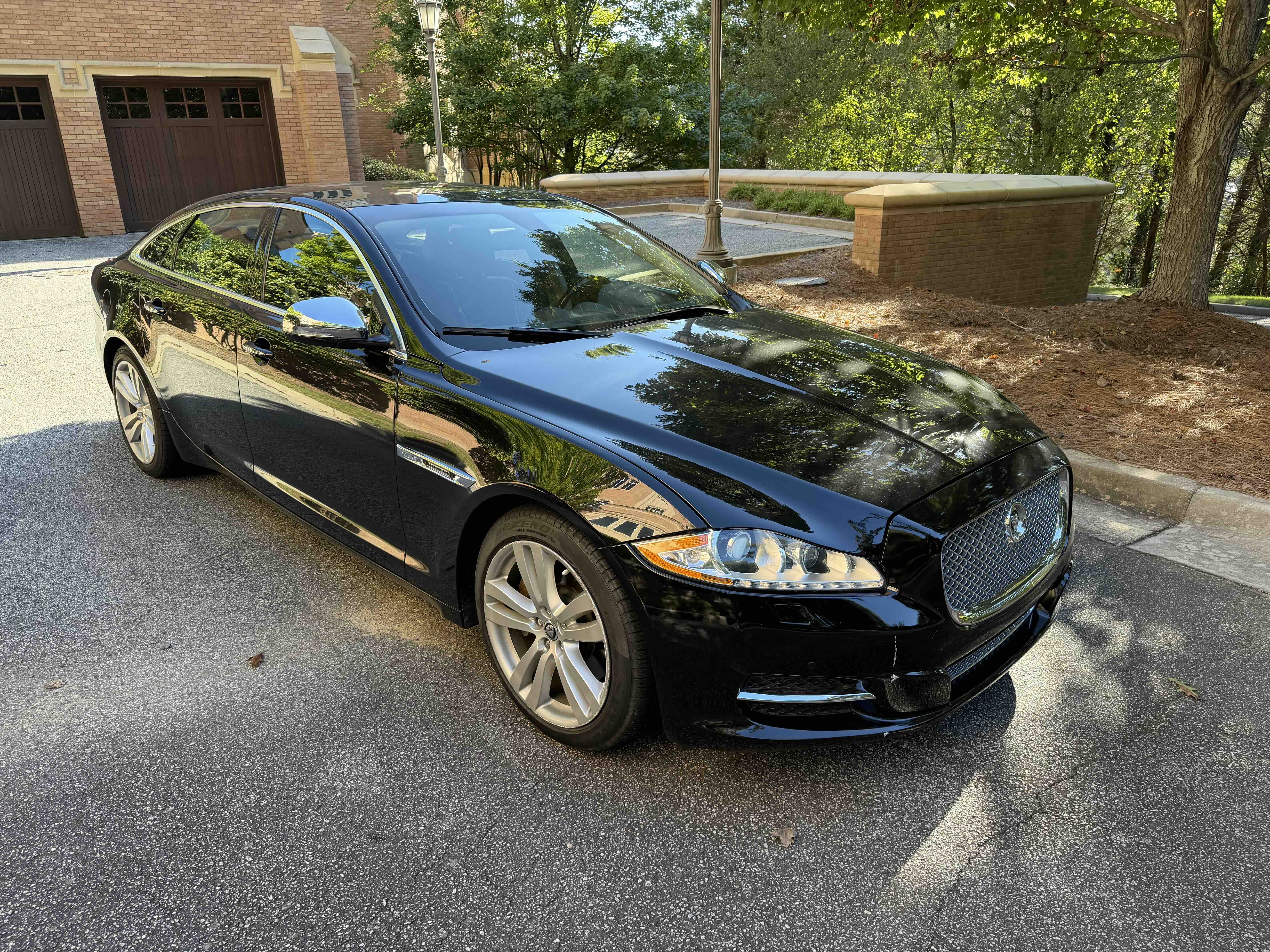 Used 2012 Jaguar XJ L RWD image 1