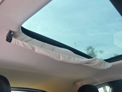 Used 2017 Jaguar F-PACE R-Sport image 18