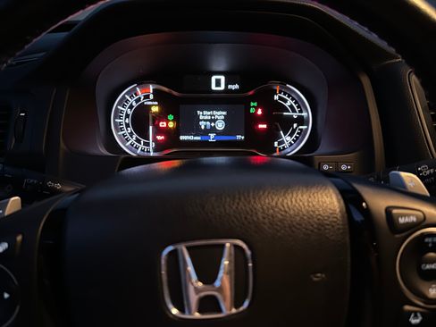 Used 2017 Honda Pilot Touring image 13
