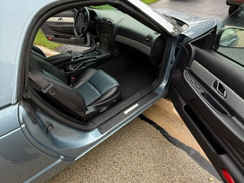 Used 2005 Ford Thunderbird RWD image 2