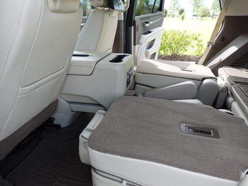 Used 2021 GMC Yukon Denali w/ Denali Ultimate Package AWD/4WD image 19