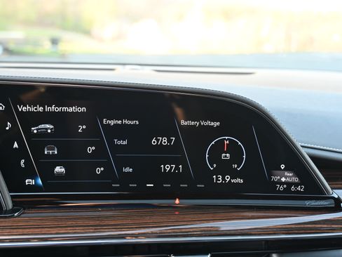 Used 2021 Cadillac Escalade Premium Luxury image 18