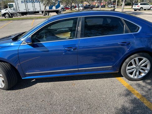 Used 2017 Volkswagen Passat 1.8T SEL Premium image 5