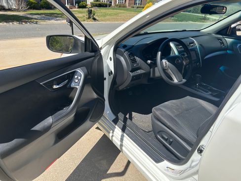 Used 2014 Nissan Altima 2.5 S w/ Display Audio Package image 11