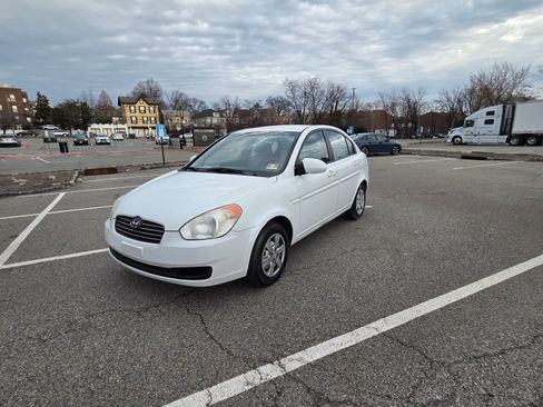 Used 2009 Hyundai Accent GLS image 1