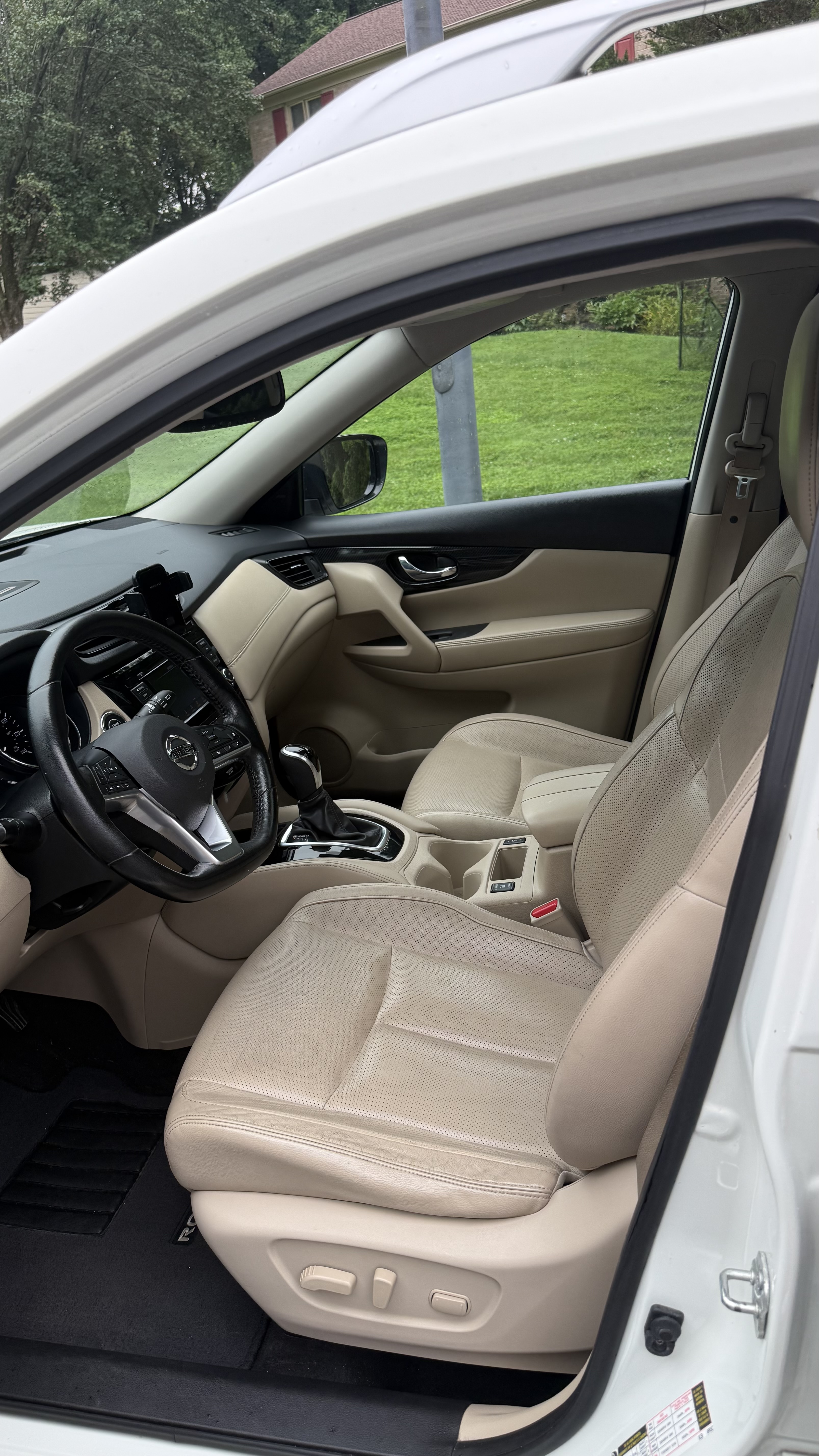 Used 2018 Nissan Rogue SL w/ Premium Package AWD/4WD image 5