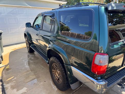 Used 2000 Toyota 4Runner SR5 RWD image 4