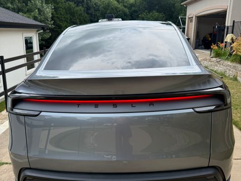 Used 2026 Tesla Model Y Long Range RWD image 1