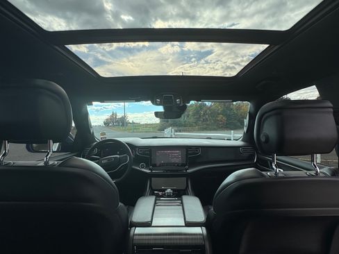 Used 2023 Jeep Wagoneer Series II w/ Premium Group I image 10