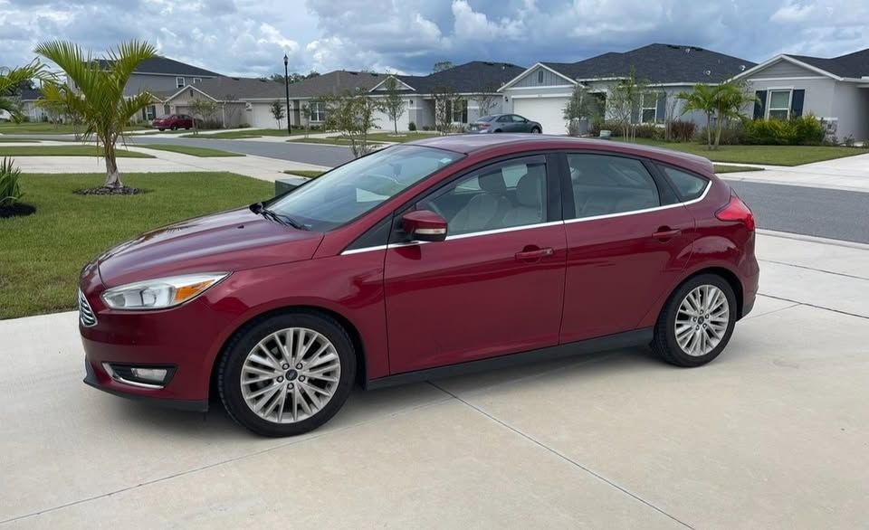 Used 2015 Ford Focus Titanium FWD image 2