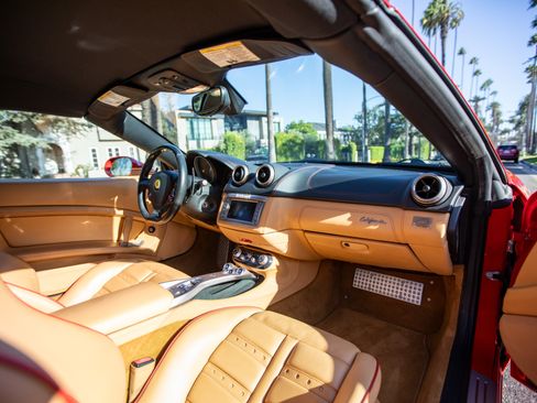 Used 2012 Ferrari California image 16