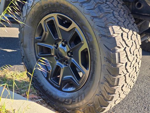 Used 2013 Jeep Wrangler Unlimited Sahara image 11